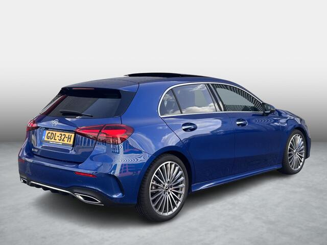 Mercedes-Benz A-KLASSE 180 Star Edition AMG | Panoramadak | Winter Pakket | Dodehoekassistent | MULTIBEAM LED Koplampen | Donkergetint Glas Achter | Stoelverwarming | Stuurverwarming | Sfeerverlichting | Elektrisch Inklapbare Buitenspiegels | Achteruitrijcamera | Parkeersensore