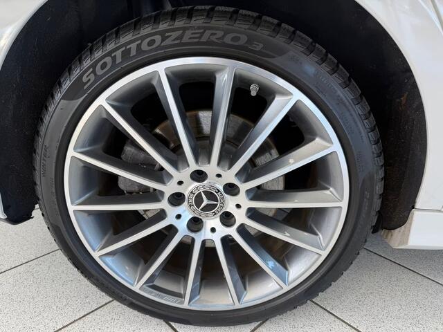 Mercedes-Benz A-KLASSE 250e AMG ** ALPIN GRAU ** HP-LED, NAVI+, PANORAMA, 19-inch LMV, AMBIENTE VERL. ** 1e EIG - UNFALLFREI ** ** INFORMEER OOK NAAR ONZE AANTREKKELIJKE FINANCIAL-LEASE TARIEVEN **