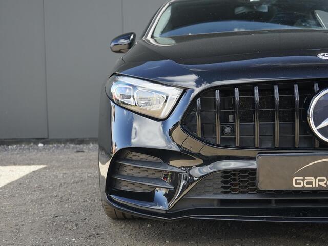 Mercedes-Benz A-KLASSE 180 Business Solution AMG Night pakket / Camera / AMG / LED / Panamericana Grille / 19'' LM velgen / Privacy glass / Stoel verw.