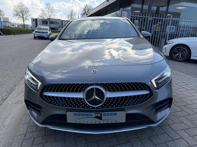 Mercedes-Benz A-KLASSE 180 AMG Pano-Dak | Trekhaak | Memory | Carplay | Camera |