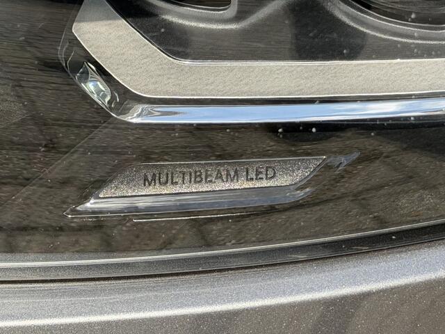 Mercedes-Benz A-KLASSE 180 AMG Pano-Dak | Trekhaak | Memory | Carplay | Camera |