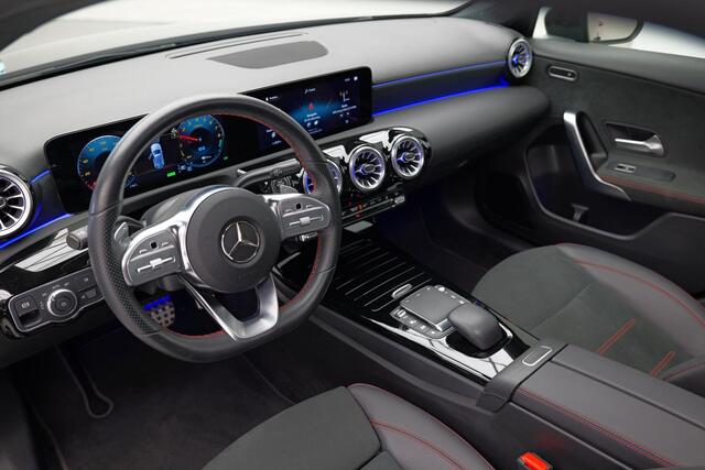 Mercedes-Benz A-KLASSE A250e AMG Line |Pano|Ambient|Camera|