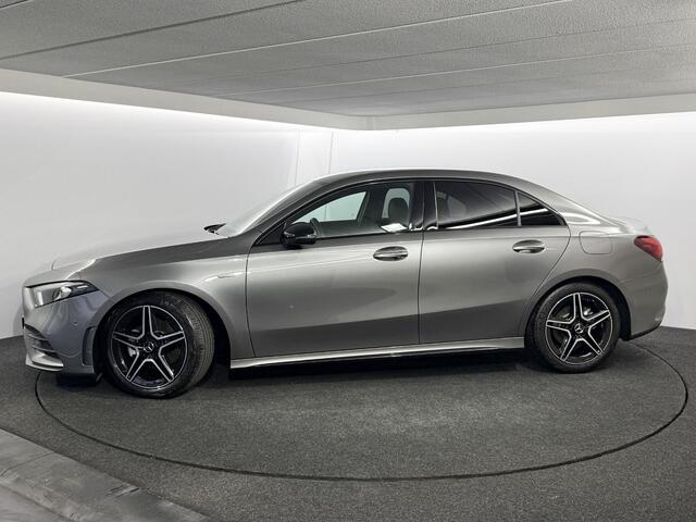 Mercedes-Benz A-KLASSE 200 Business Solution AMG / Sedan / Automaat / Voll. historie / 165pk /