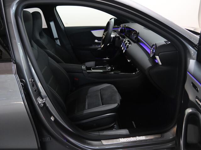 Mercedes-Benz A-KLASSE 250e Business Solution AMG | Night | AMG-line plus | Panoramadak | Head-up display | Memory stoelen | 360 camera | Sfeerverlichting | Multibeam LED |