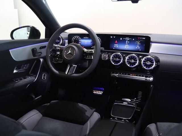 Mercedes-Benz A-KLASSE 250e Business Solution AMG | Night | AMG-line plus | Panoramadak | Head-up display | Memory stoelen | 360 camera | Sfeerverlichting | Multibeam LED |