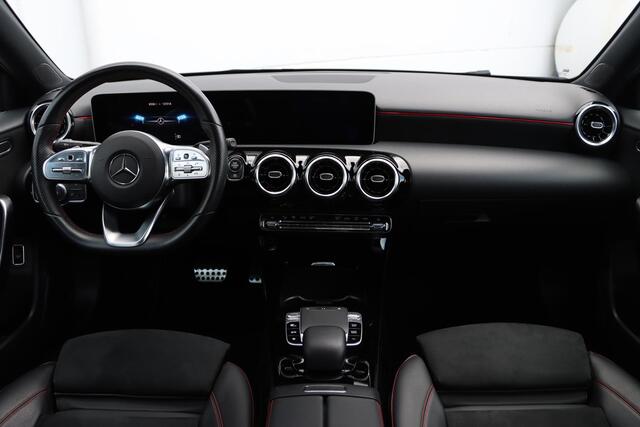 Mercedes-Benz A-KLASSE 180 Business Solution AMG 136pk | Stoel Verwarming | Camera | Navi