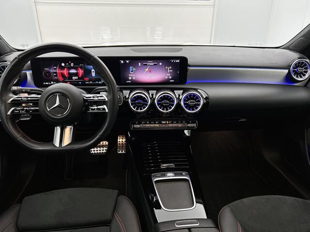 Mercedes-Benz A-KLASSE 180 AMG Line Night pakket | Panorama schuifdak | Black Multispaaks | Sfeerverlichting | Premium pakket Inclusief 24 maanden MB Certified garantie voor Europa.