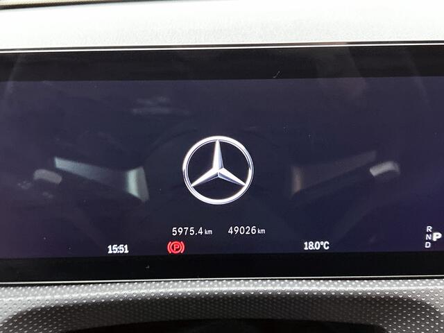 Mercedes-Benz A-KLASSE 180 AMG Line Night pakket | Panorama schuifdak | Black Multispaaks | Sfeerverlichting | Premium pakket Inclusief 24 maanden MB Certified garantie voor Europa.