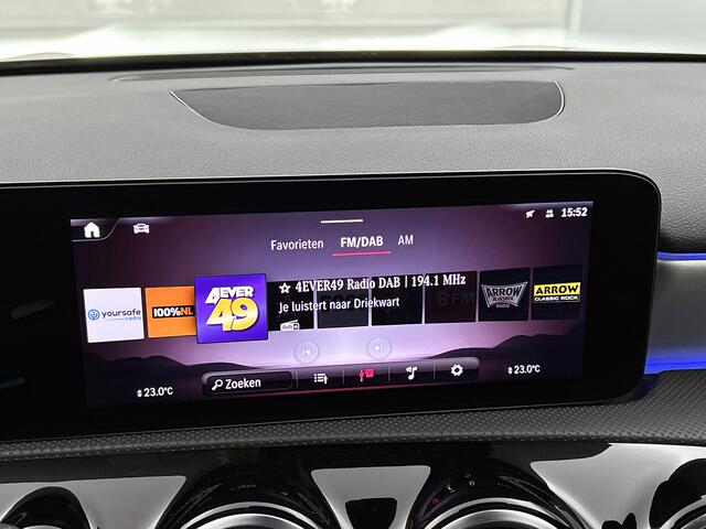 Mercedes-Benz A-KLASSE 180 AMG Line Night pakket | Panorama schuifdak | Black Multispaaks | Sfeerverlichting | Premium pakket Inclusief 24 maanden MB Certified garantie voor Europa.