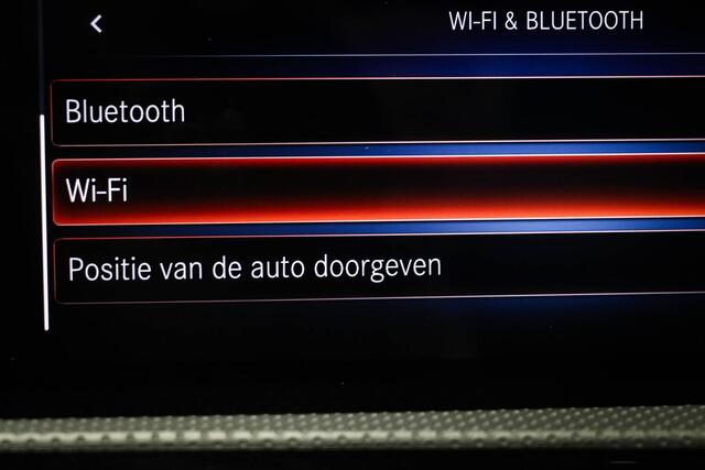 Mercedes-Benz A-KLASSE 180 Business Solution AMG Night Upgrade | HALF LEDER | STOELVERWARMING | APPLE | SFEERVERLICHTING