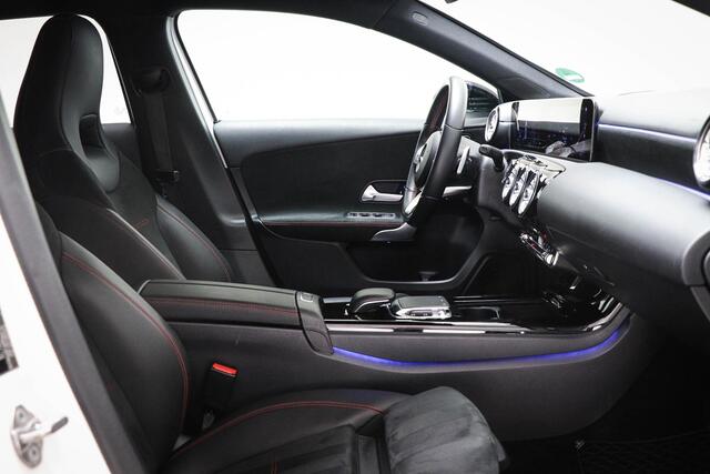 Mercedes-Benz A-KLASSE 180 Business Solution AMG Night Upgrade | HALF LEDER | STOELVERWARMING | APPLE | SFEERVERLICHTING