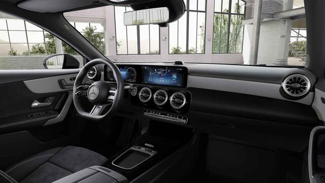 Mercedes-Benz A-KLASSE 250e Business Solution AMG | Panoramaschuifdak | AMG Line Plus pakket | 19"AMG-velgen | Head-up display | Dodehoekassistent |