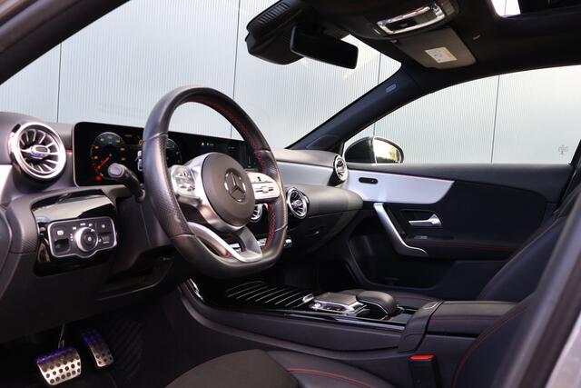 Mercedes-Benz A-KLASSE 250 AMG Automaat 225pk | Panoramadak | Wide Screen | Sfeerverlichting | Premium Audio | Stoelverwarming | Camera