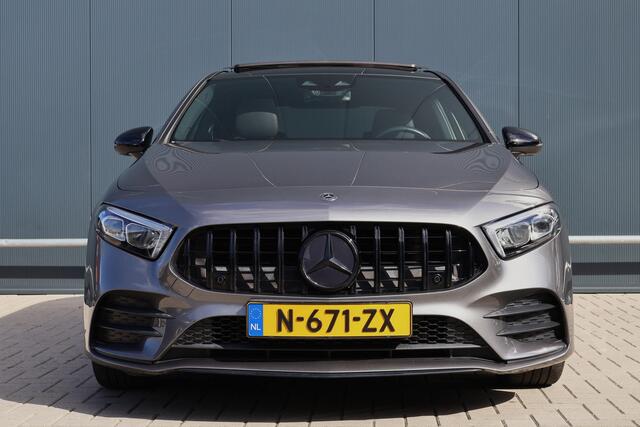 Mercedes-Benz A-KLASSE 250 AMG Automaat 225pk | Panoramadak | Wide Screen | Sfeerverlichting | Premium Audio | Stoelverwarming | Camera