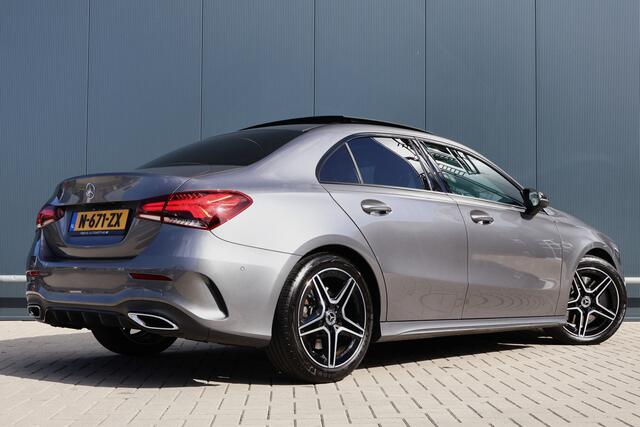 Mercedes-Benz A-KLASSE 250 AMG Automaat 225pk | Panoramadak | Wide Screen | Sfeerverlichting | Premium Audio | Stoelverwarming | Camera