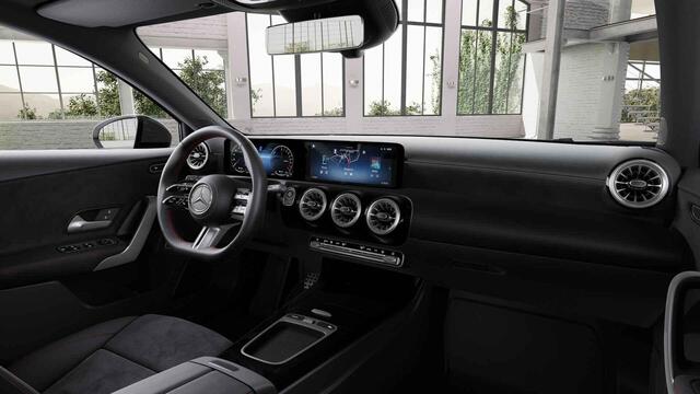 Mercedes-Benz A-KLASSE 250e Business Solution AMG | Panoramaschuifdak | Stoelverwarming | Achteruitrijcamera | MULTIBEAM LED | Nightpakket |