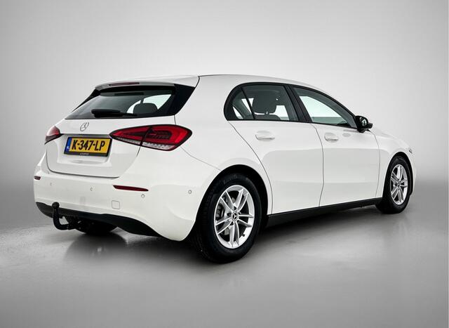 Mercedes-Benz A-KLASSE 160 Business Solution Ledkoplampen | Parkeerpakket met achteruitrijcamera | Stoelverwarming. Inclusief 24 maanden MB Certified garantie voor Europa.