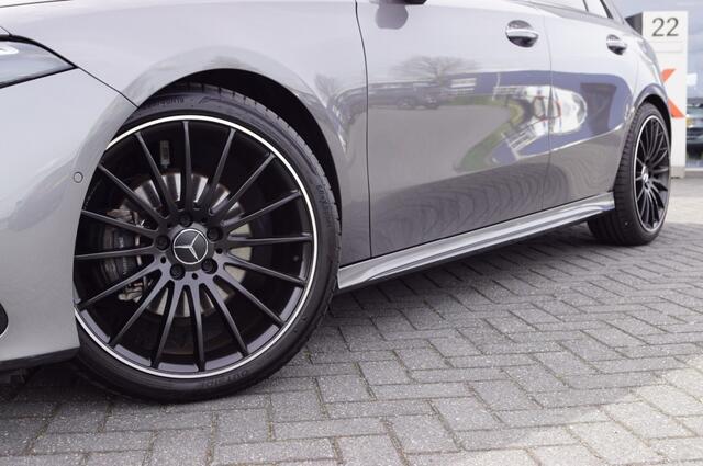 Mercedes-Benz A-KLASSE 200 AMG LINE / Panodak / Head-up/ Memory stoelen/ LED/Trekhaak afnb.