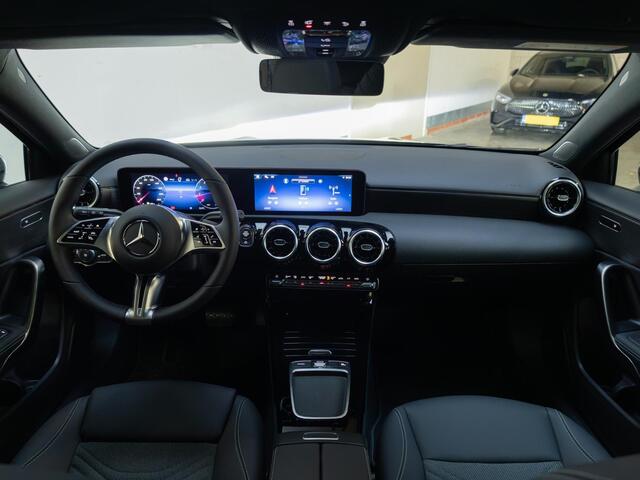 Mercedes-Benz A-KLASSE Hatchback 180 Business Solution Luxury Panorama dak