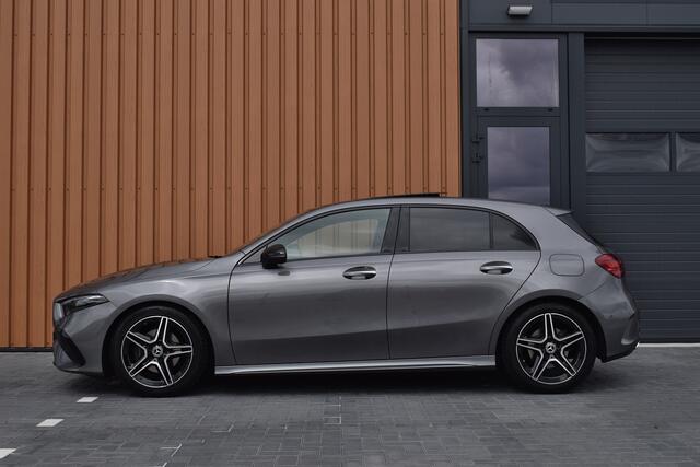Mercedes-Benz A-KLASSE 200 AMG Line Pano | Camera | Sfeer | LED