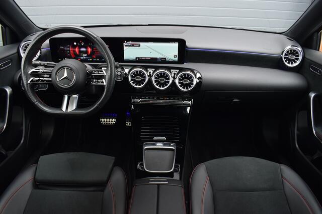 Mercedes-Benz A-KLASSE 200 AMG Line Pano | Camera | Sfeer | LED