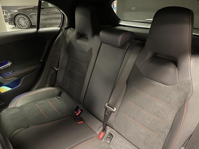 Mercedes-Benz A-KLASSE 180 AMG | Pano | Sfeerverlichting | Stoelverwarming