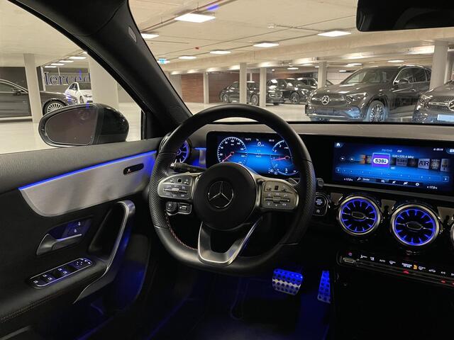 Mercedes-Benz A-KLASSE 180 AMG | Pano | Sfeerverlichting | Stoelverwarming