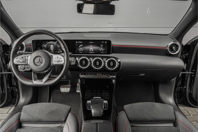Mercedes-Benz A-KLASSE 180 Business Solution AMG Camera CarPlay Black Pack 18"
