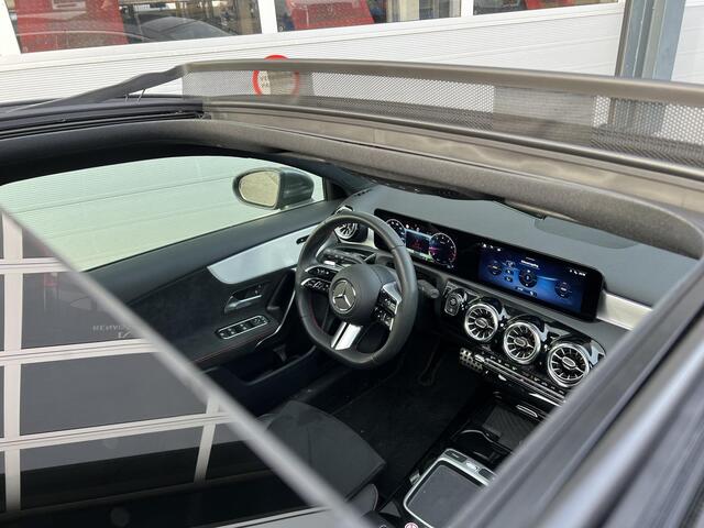 Mercedes-Benz A-KLASSE 180 AMG Line | Panoramadak | MULTIBEAM LED Koplampen | Dodehoekassistent | Advanced Sound System | Apple CarPlay | Android Auto | Augmented Reality voor Navigatie | Sfeerverlichting | Stoelverwarming