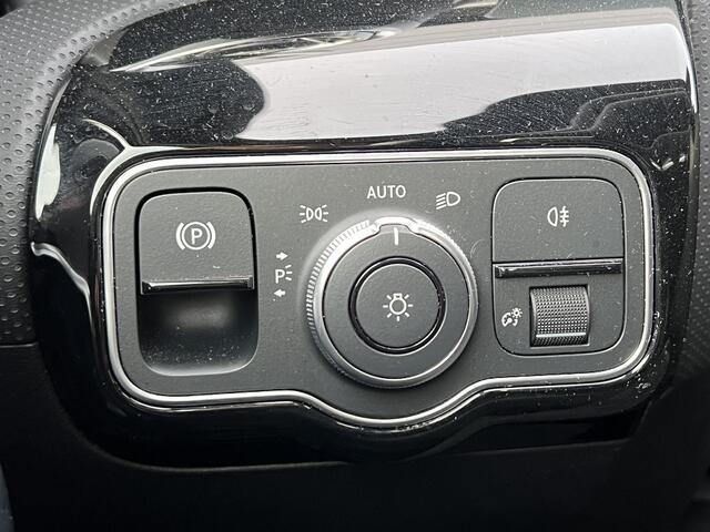 Mercedes-Benz A-KLASSE 180 AMG Line | Panoramadak | MULTIBEAM LED Koplampen | Dodehoekassistent | Advanced Sound System | Apple CarPlay | Android Auto | Augmented Reality voor Navigatie | Sfeerverlichting | Stoelverwarming