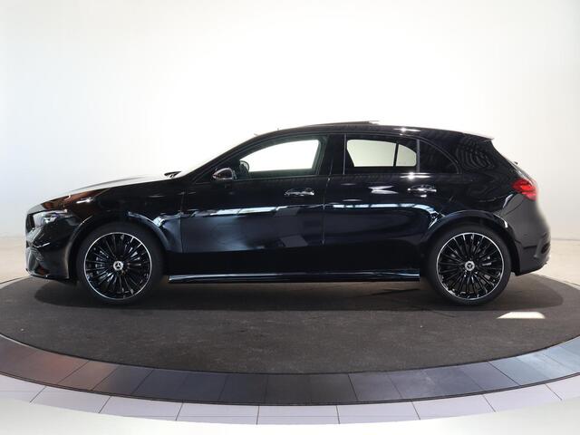 Mercedes-Benz A-KLASSE 250e Business Solution AMG | Trekhaak | Panoramaschuifdak | Stoelverwarming | Achteruitrijcamera | MULTIBEAM LED | 19"inch AMG velgen |