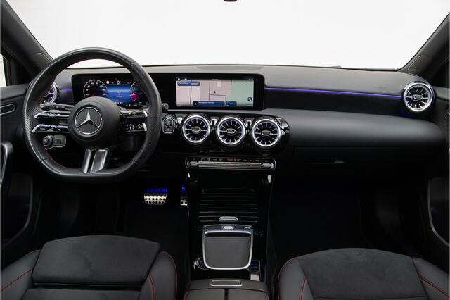 Mercedes-Benz A-KLASSE 180 AMG Nightpakket, Pano, Widescreen, Sfeerverlichting 19"