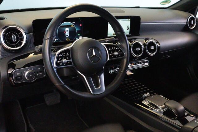 Mercedes-Benz A-KLASSE 200 Premium Plus automaat | NAVI | CLIMA | CAMERA + PDC | CRUISE | STOELVERW |