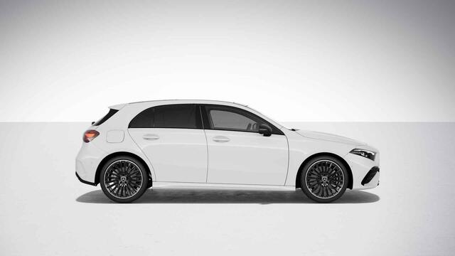 Mercedes-Benz A-KLASSE 250 e Star Edition AMG Line | Night | Panoramadak | Multispaaks AMG velgen| Widescreen | Sfeerverlichting | Stoelverwarming |