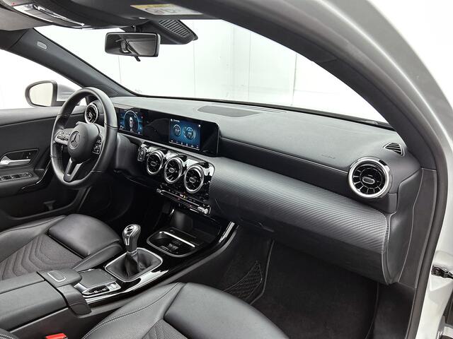 Mercedes-Benz A-KLASSE 160 Style | Handgeschakeld | Led verlichting | Achteruitrij camera | Cruise control | Inclusief 24 maanden MB Certified garantie voor Europa.