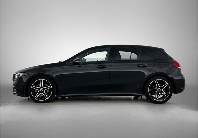 Mercedes-Benz A-KLASSE 160 Business Solution AMG Nightpakket | Trekhaak | Sfeerverlichting | Augmented Reality | Led | Parkeerpakket met Camera | Inclusief 24 maanden Mercedes-Benz Certified garantie voor Europa.