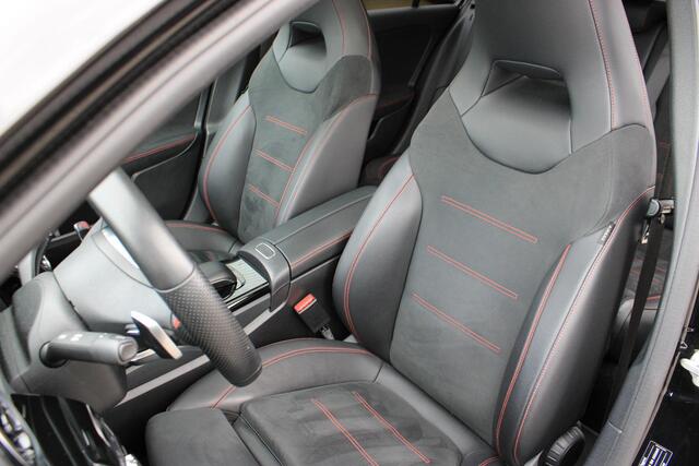 Mercedes-Benz A-KLASSE 180 AMG Pano | Multispaak | Carplay | LED | Night | Stoelverwarming | Dealer Onderhouden