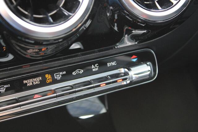 Mercedes-Benz A-KLASSE 180 AMG Pano | Multispaak | Carplay | LED | Night | Stoelverwarming | Dealer Onderhouden