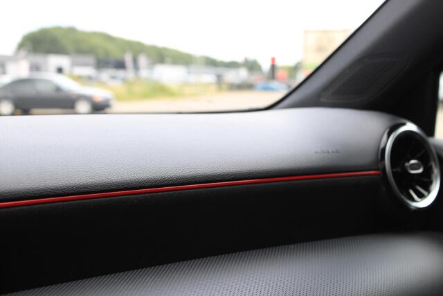 Mercedes-Benz A-KLASSE 180 AMG Pano | Multispaak | Carplay | LED | Night | Stoelverwarming | Dealer Onderhouden