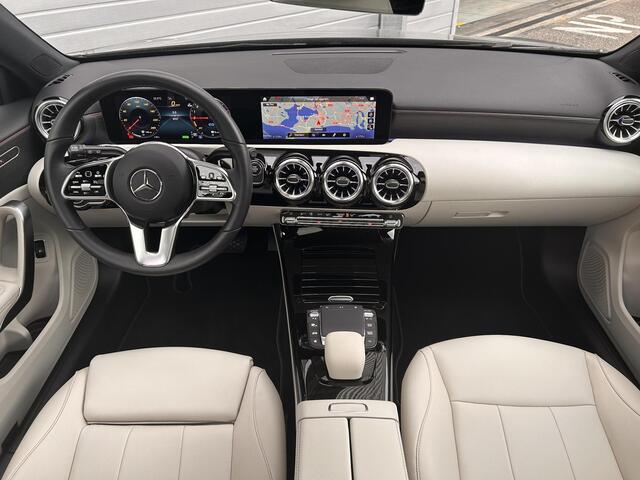 Mercedes-Benz A-KLASSE 250 e | Beige leder | Panoramadak | Apple CarPlay | Sfeerverlichting