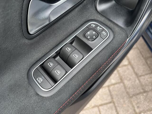 Mercedes-Benz A-KLASSE 250 e AMG Line | Panoramadak | Stoelverwarming | Sportstoelen | Camera
