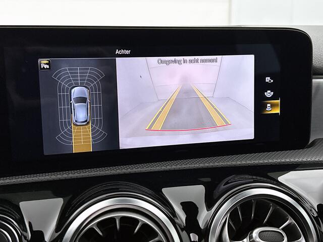 Mercedes-Benz A-KLASSE 180 AMG line | Night Pakket | Panorama Schuif-Kanteldak | Sfeerverlichting. | Ledkoplampen. Inclusief 24 maanden MB Certified garantie voor Europa.