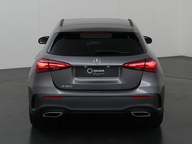 Mercedes-Benz A-KLASSE 180 Star Edition AMG Line | Night | Multibeam | Panoramadak | Sfeerverlichting | Stoelverwarming | Achteruitrijcamera |