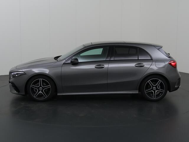 Mercedes-Benz A-KLASSE 180 Star Edition AMG Line | Night | Multibeam | Panoramadak | Sfeerverlichting | Stoelverwarming | Achteruitrijcamera |
