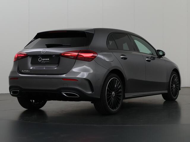 Mercedes-Benz A-KLASSE 250 e Star Edition AMG Line | Panoramaschuifdak | Nightpakket | Sfeerverlichting | MULTIBEAM LED | Stoelverwarming | 19 inch Multispaaks |