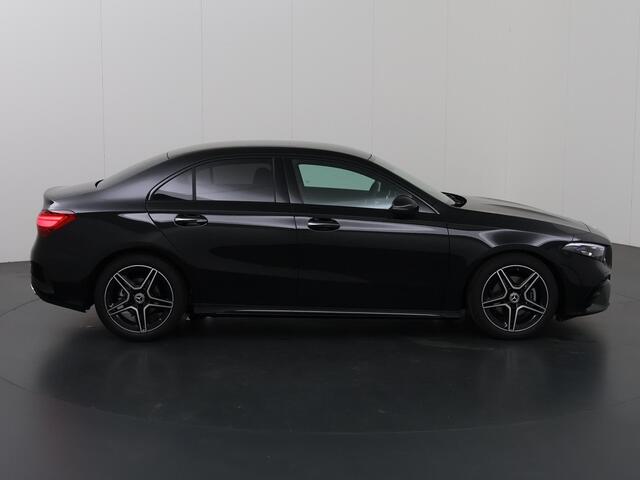 Mercedes-Benz A-KLASSE 180 AMG Line | Navigatiesysteem | Parkeercamera | airconditioning | Cruise Control | Nightpakket |