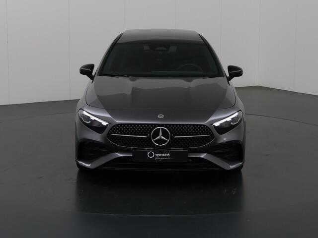 Mercedes-Benz A-KLASSE 180 Star Edition AMG Line | Achteruitrijcamera | Keyless go | Sfeerverlichting | Stoelverwarming | Panoramaschuifdak |