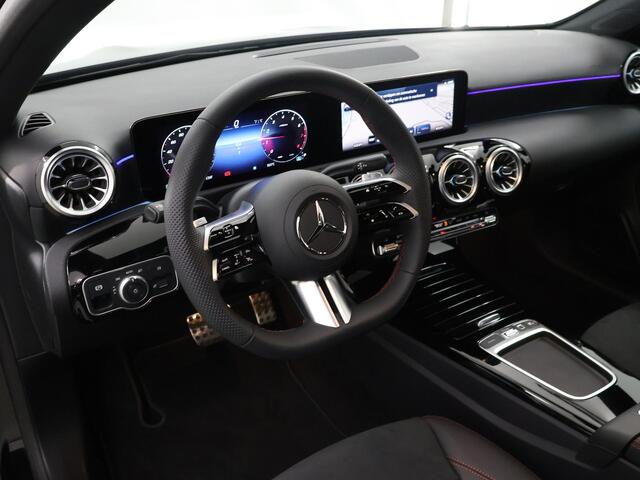 Mercedes-Benz A-KLASSE 180 Star Edition AMG Line | elektrisch glazen panorama-dak | Night pakket | 19" AMG Velgen | Multi-beam |