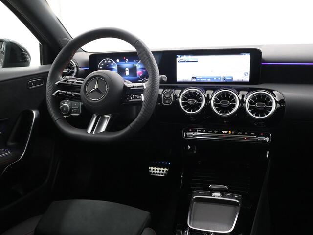 Mercedes-Benz A-KLASSE 180 Star Edition AMG Line 180 Star Edition AMG Line LIMITED | Panoramadak | Night | Sfeerverlichting | Stoelverwarming | Achteruitrijcamera |