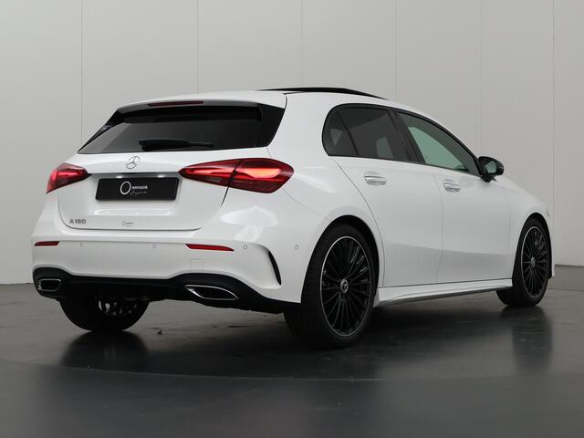 Mercedes-Benz A-KLASSE 180 Star Edition AMG Line | Night | Keyless go | Multispaaks | Sfeerverlichting | Stoelverwarming | Panoramadak | Achteruitrijcamera |